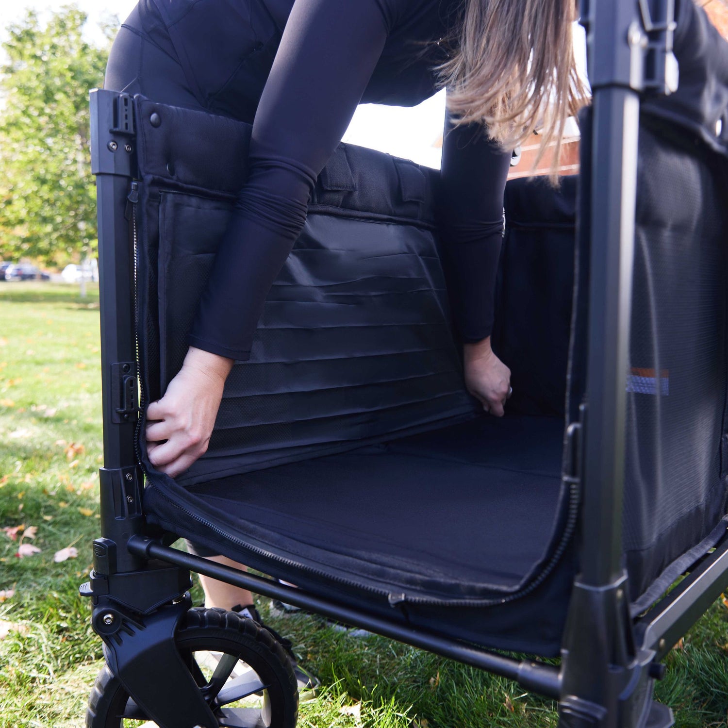 Side mesh curtain black out space for nap time