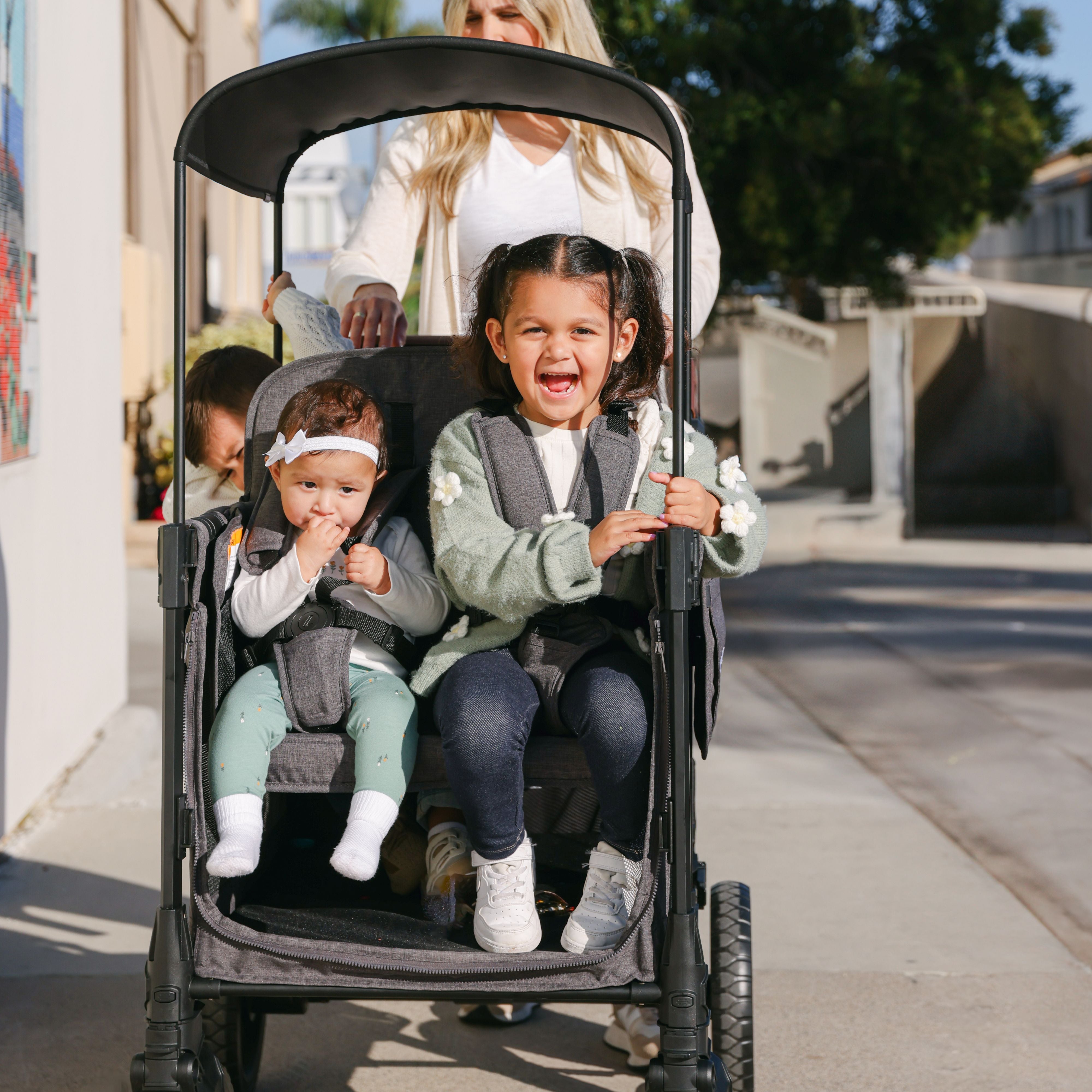 W4 Luxe Pro Quad Stroller Wagon | 4-Seater Kid's Wagon – WONDERFOLD